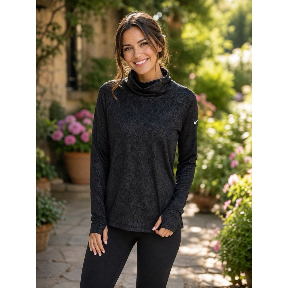Nike Women’s Pro Warm Embossed heights Vixen Pullover Black Medium Sweat Wicking